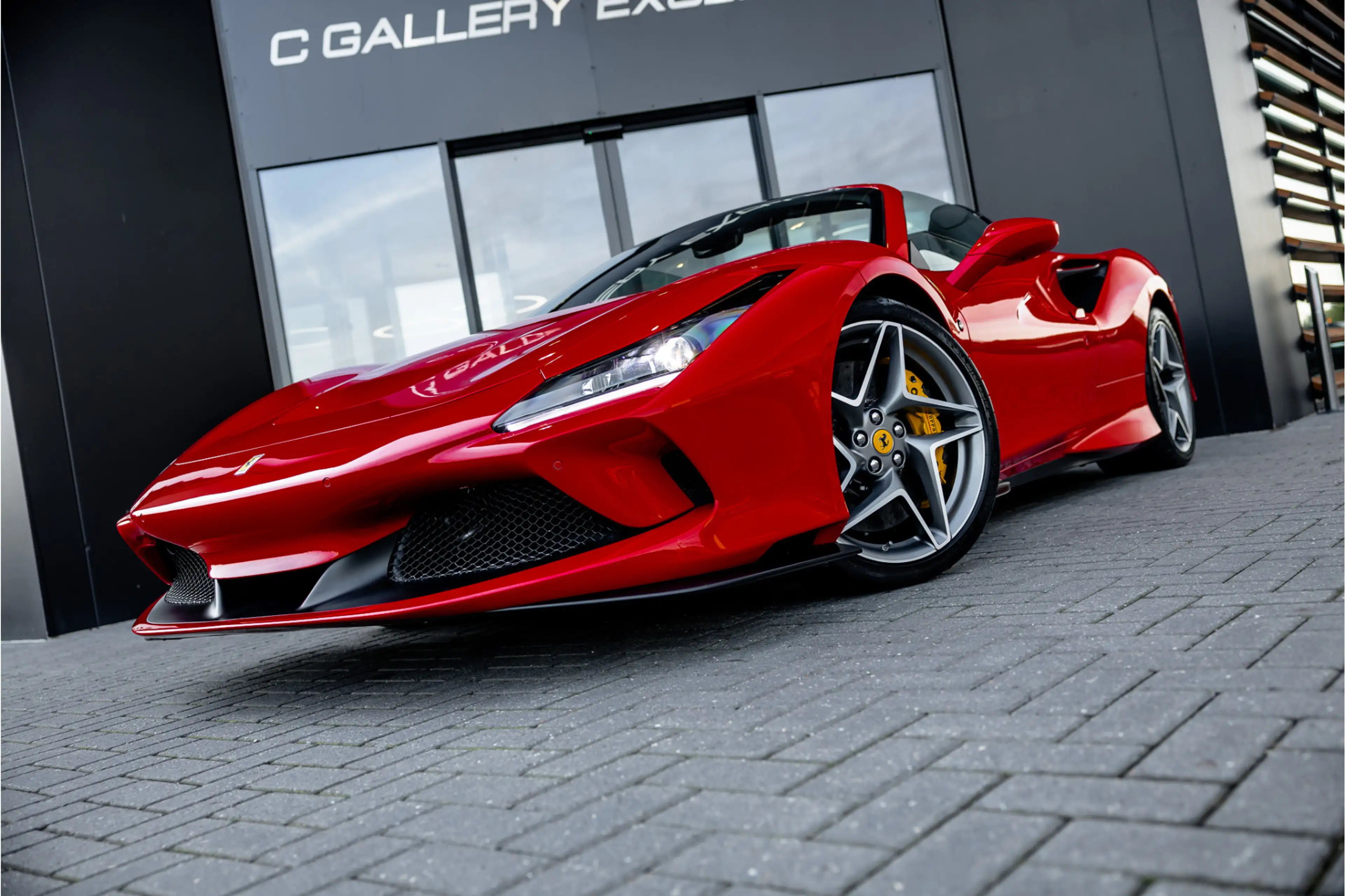 Ferrari F8 Spider 3.9 V8 HELE - Passenger Display | Lift | Carbon — photo 35