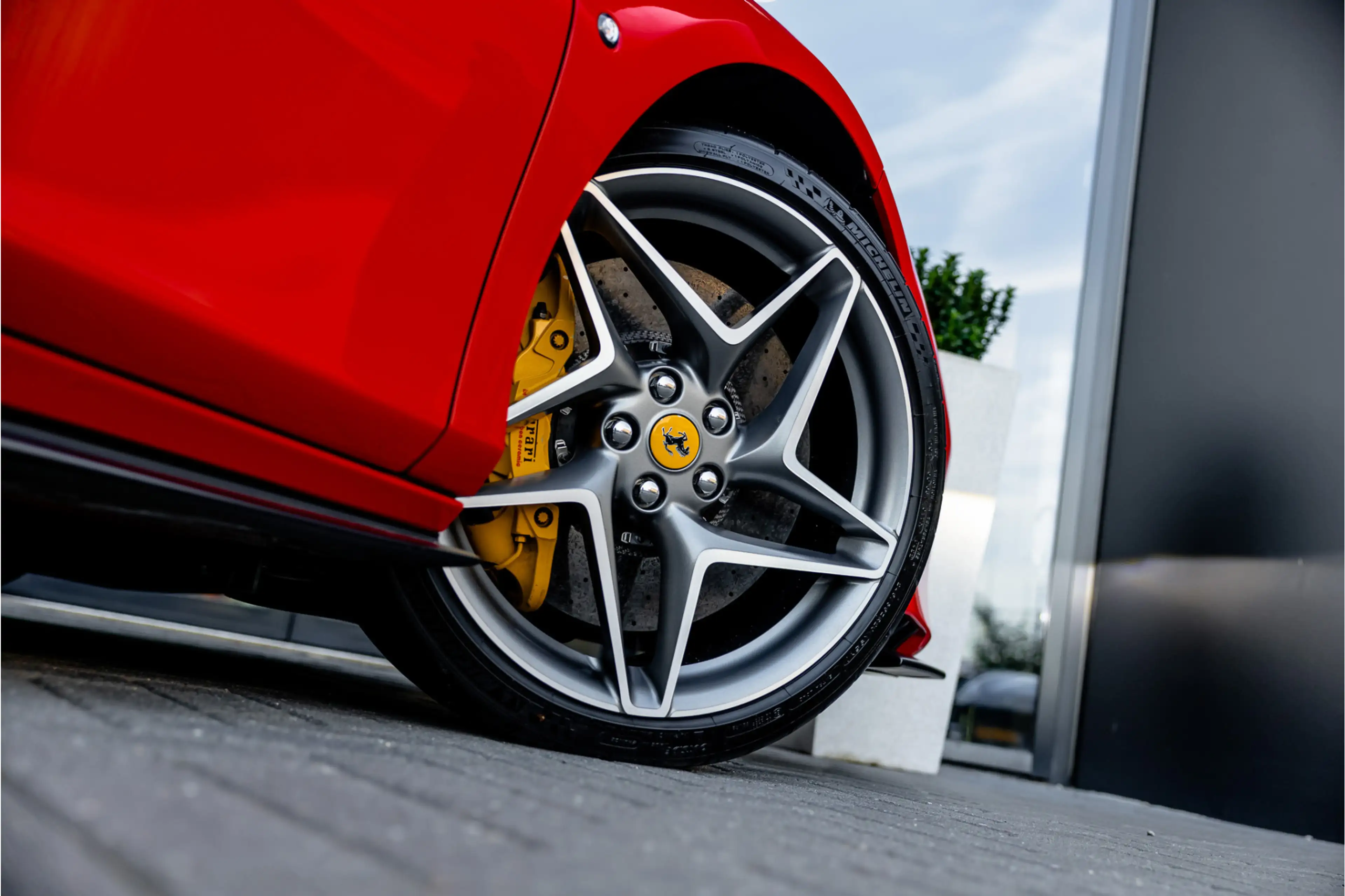 Ferrari F8 Spider 3.9 V8 HELE - Passenger Display | Lift | Carbon — photo 32