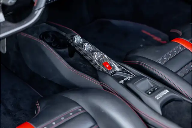 Ferrari F8 Tributo view 18