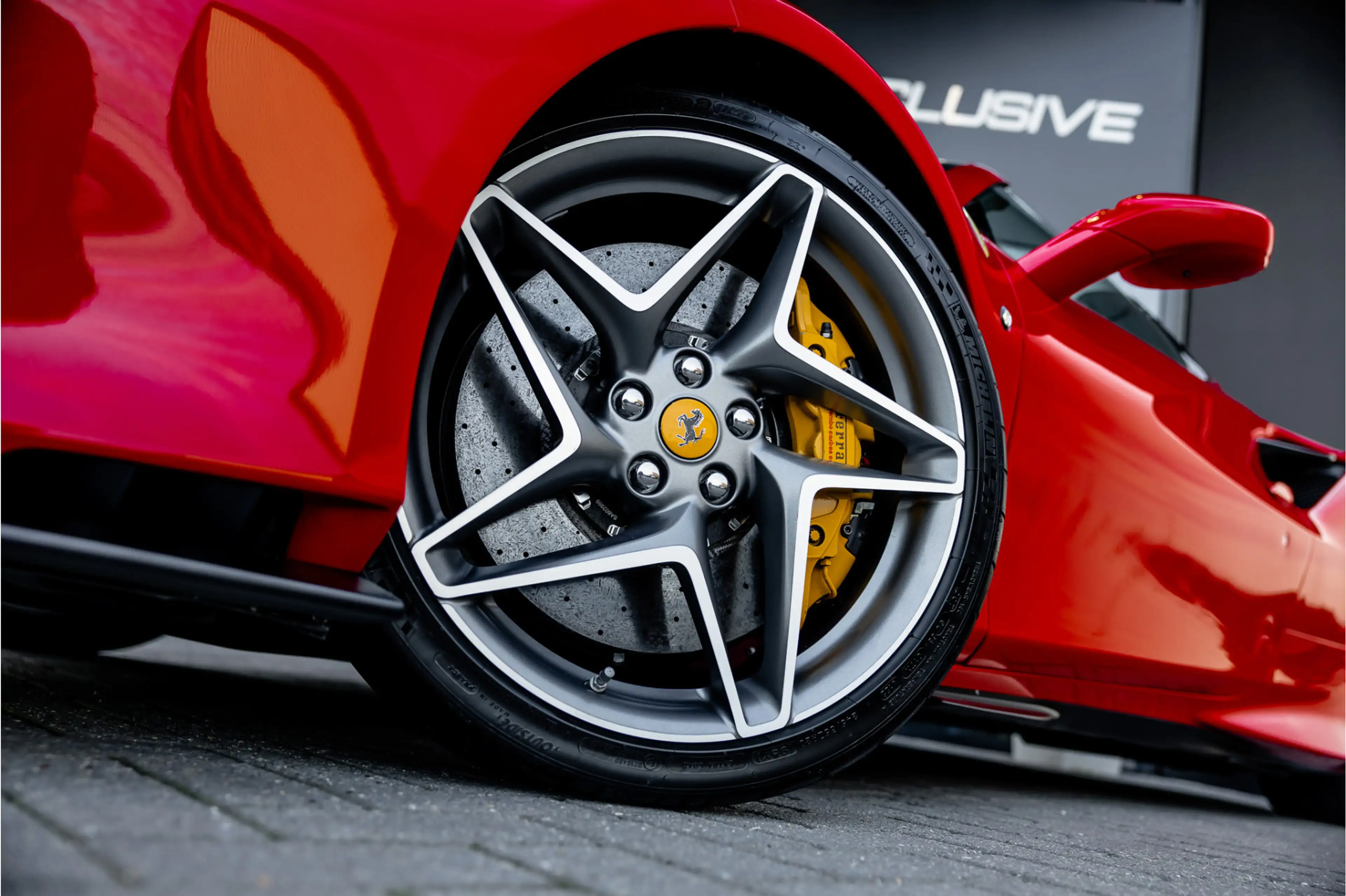 Ferrari F8 Spider 3.9 V8 HELE - Passenger Display | Lift | Carbon — photo 36