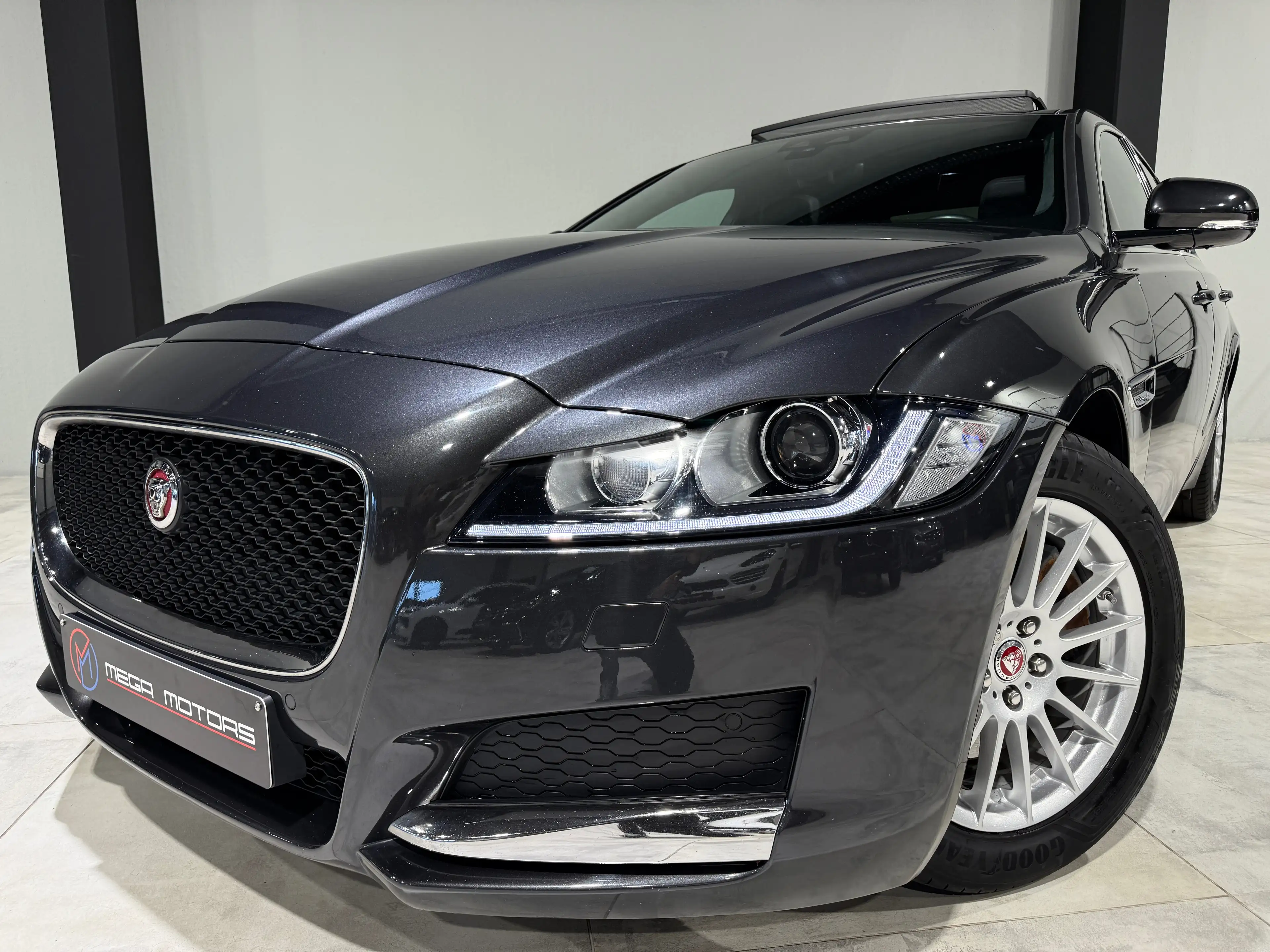 Jaguar XF 2.0d 163CV !! 77.000KM !! FULL OPTiONS !! GARANTiE — photo 3