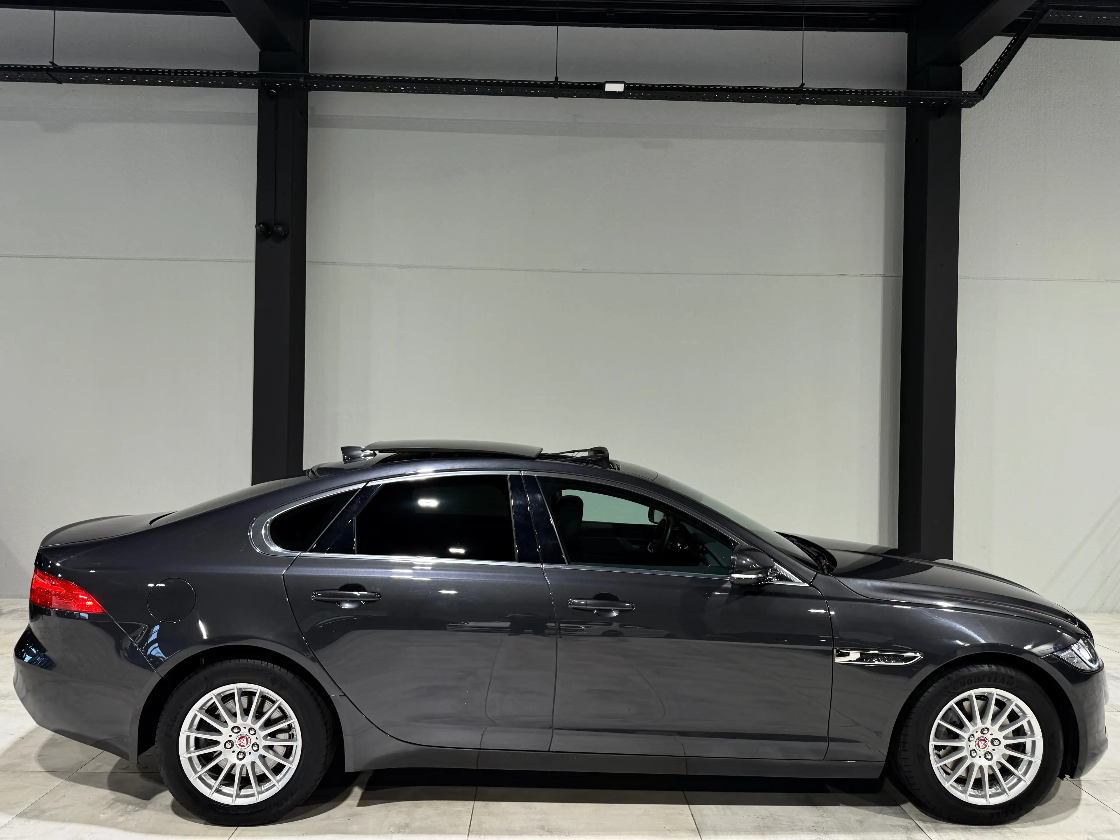 Jaguar XF 2.0d 163CV !! 77.000KM !! FULL OPTiONS !! GARANTiE — photo 7