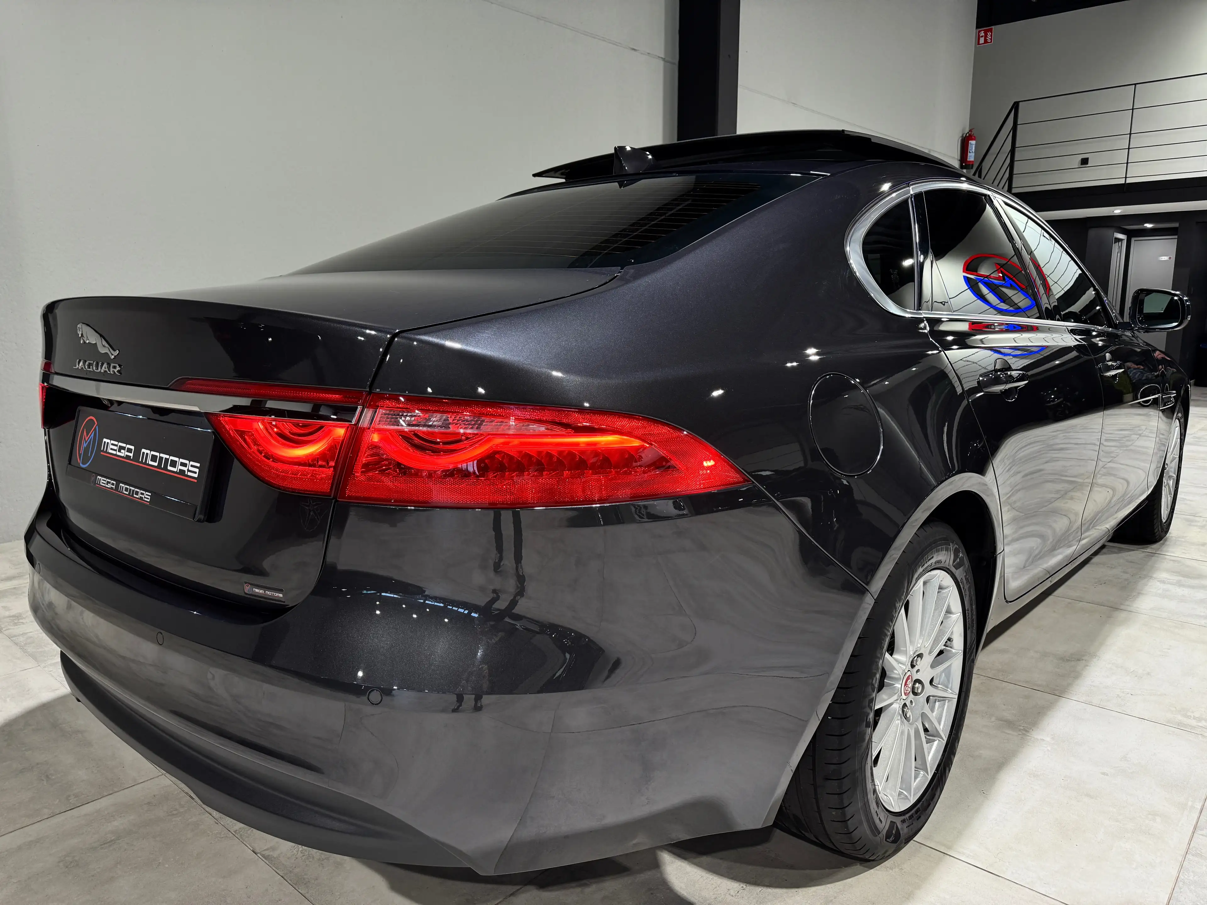 Jaguar XF 2.0d 163CV !! 77.000KM !! FULL OPTiONS !! GARANTiE — photo 4