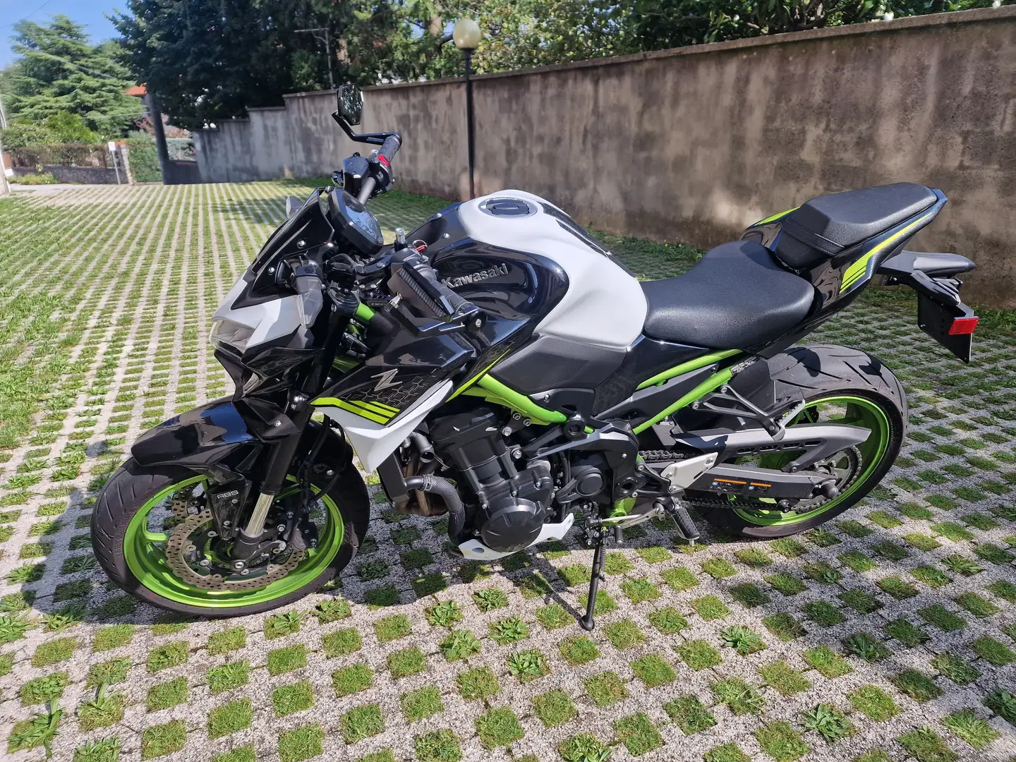 Kawasaki Z 900 Alb - 1