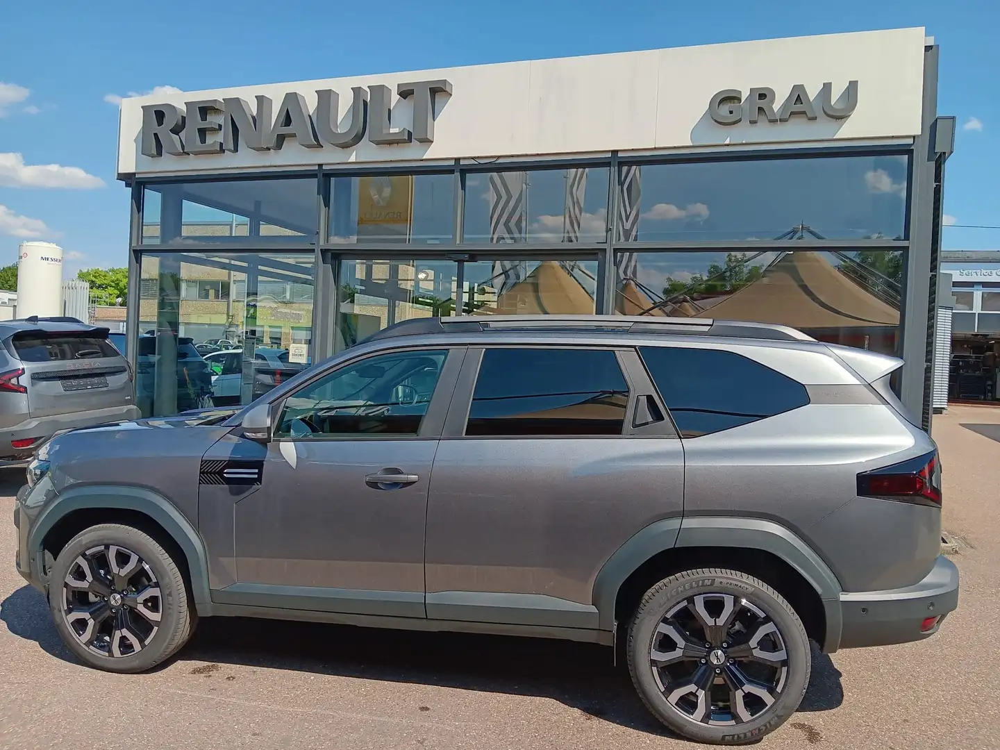 Dacia Bigster Hybrid 155 Journey Winter + Citypaket Grijs - 1