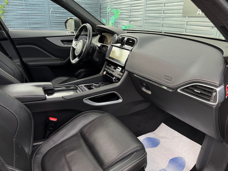 Jaguar F-Pace F-Pace 2.0 D AWD R-Sport — photo 11