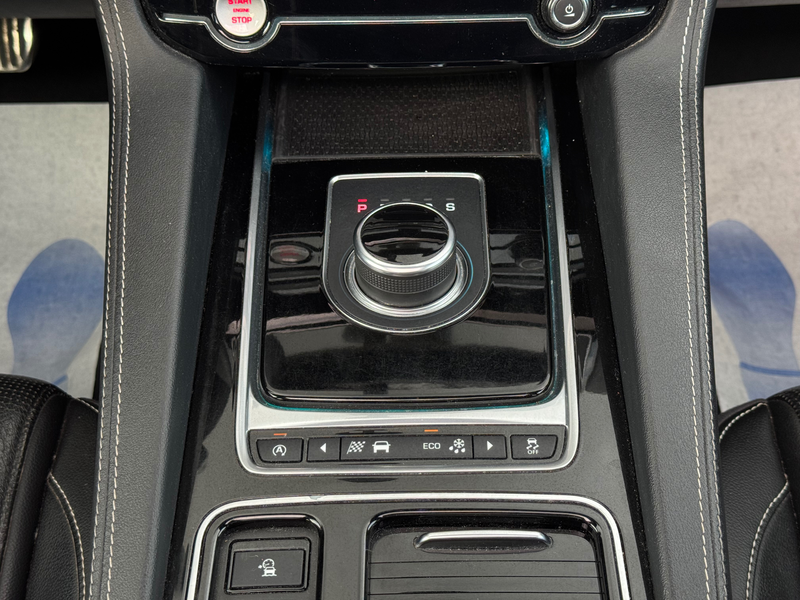 Jaguar F-Pace F-Pace 2.0 D AWD R-Sport — photo 15