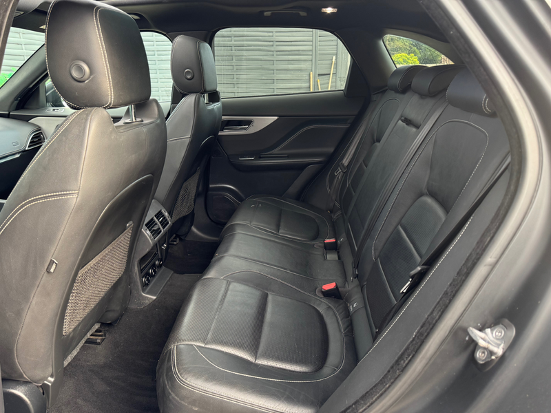 Jaguar F-Pace F-Pace 2.0 D AWD R-Sport — photo 10