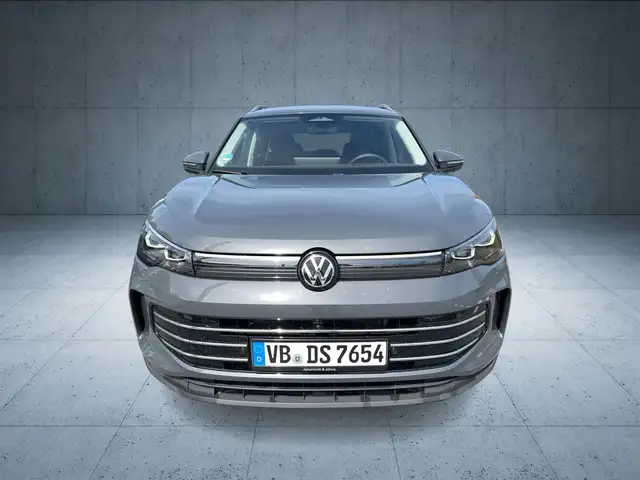 Volkswagen Tiguan view 8