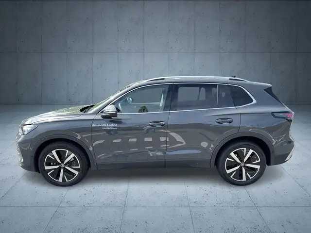 Volkswagen Tiguan view 2