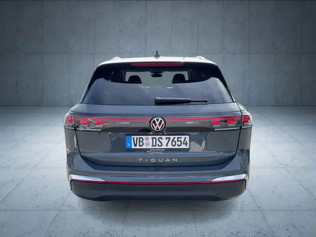Volkswagen Tiguan view 4