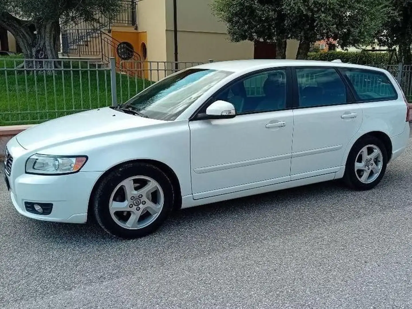 Volvo V50 V50 DPF D2 RDesign Pro Edition Blanc - 1