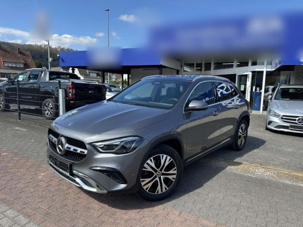 Mercedes-Benz-GLA 200-Modelljahr2024+Pano+Distronic+MULTIBEAM+360Grad+Pr