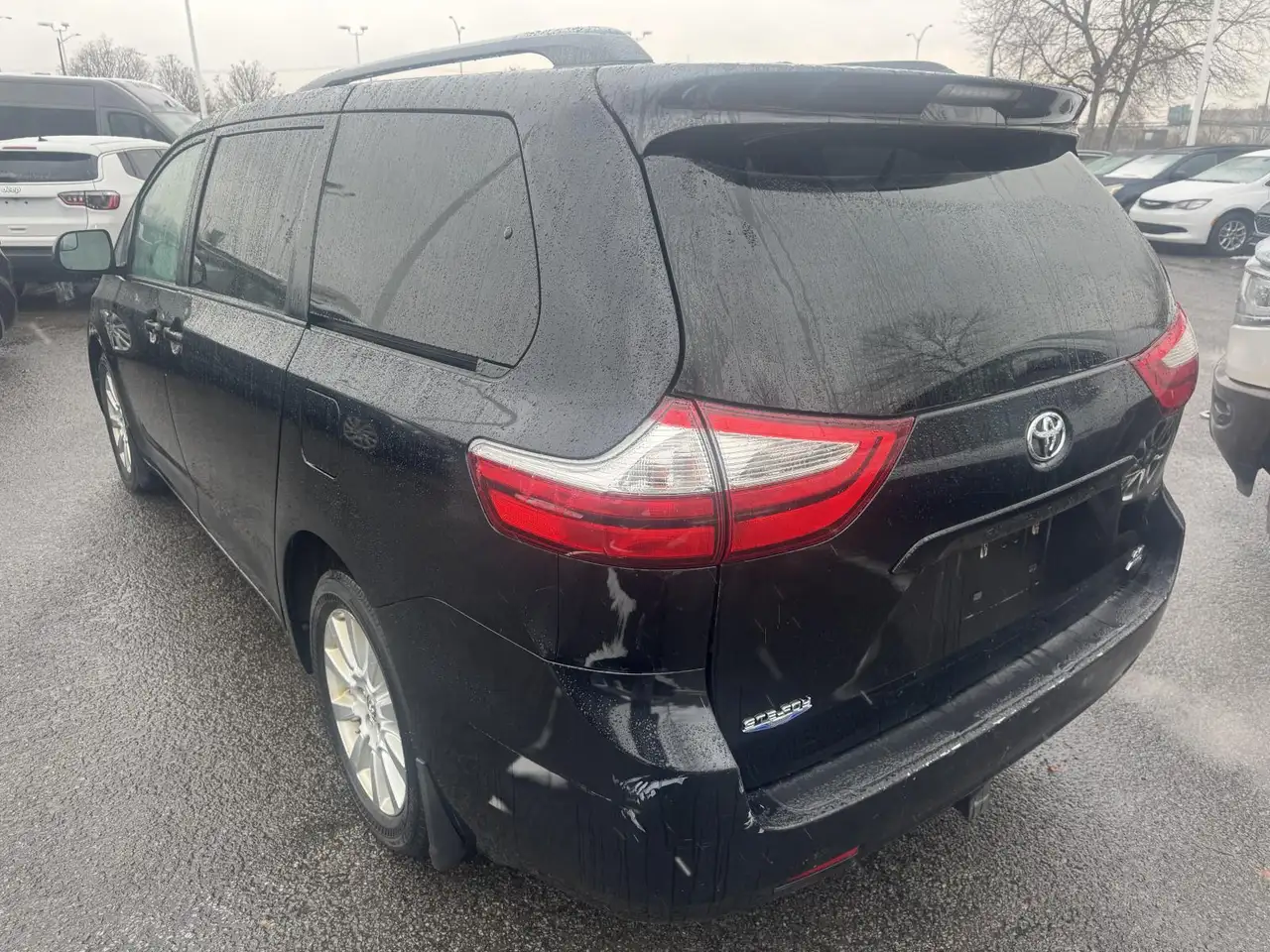 Toyota Sienna снимка Toyota Sienna