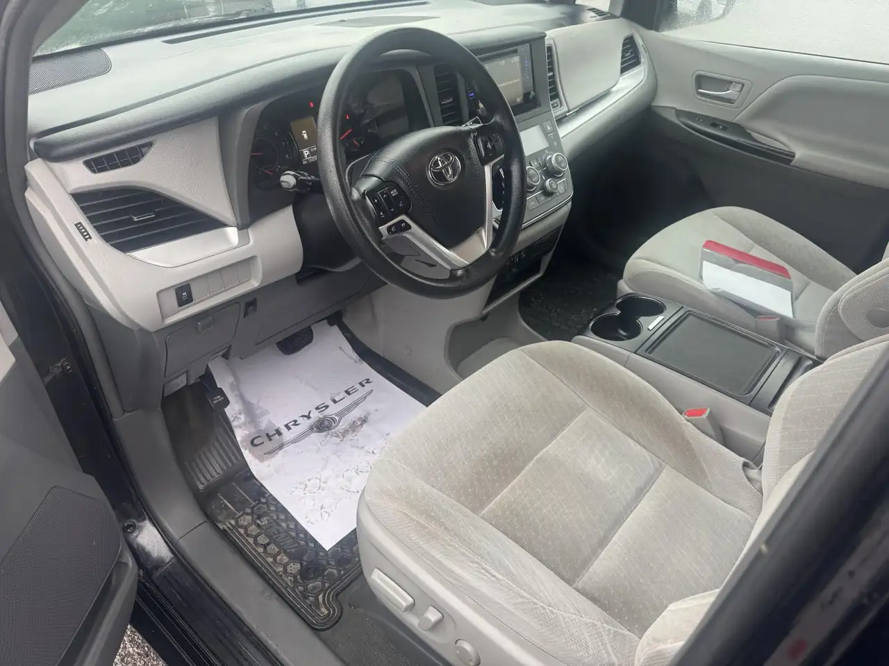 Toyota Sienna снимка Toyota Sienna
