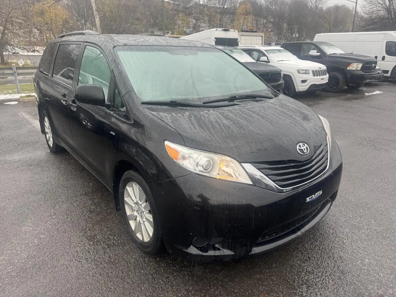 Toyota Sienna снимка Toyota Sienna