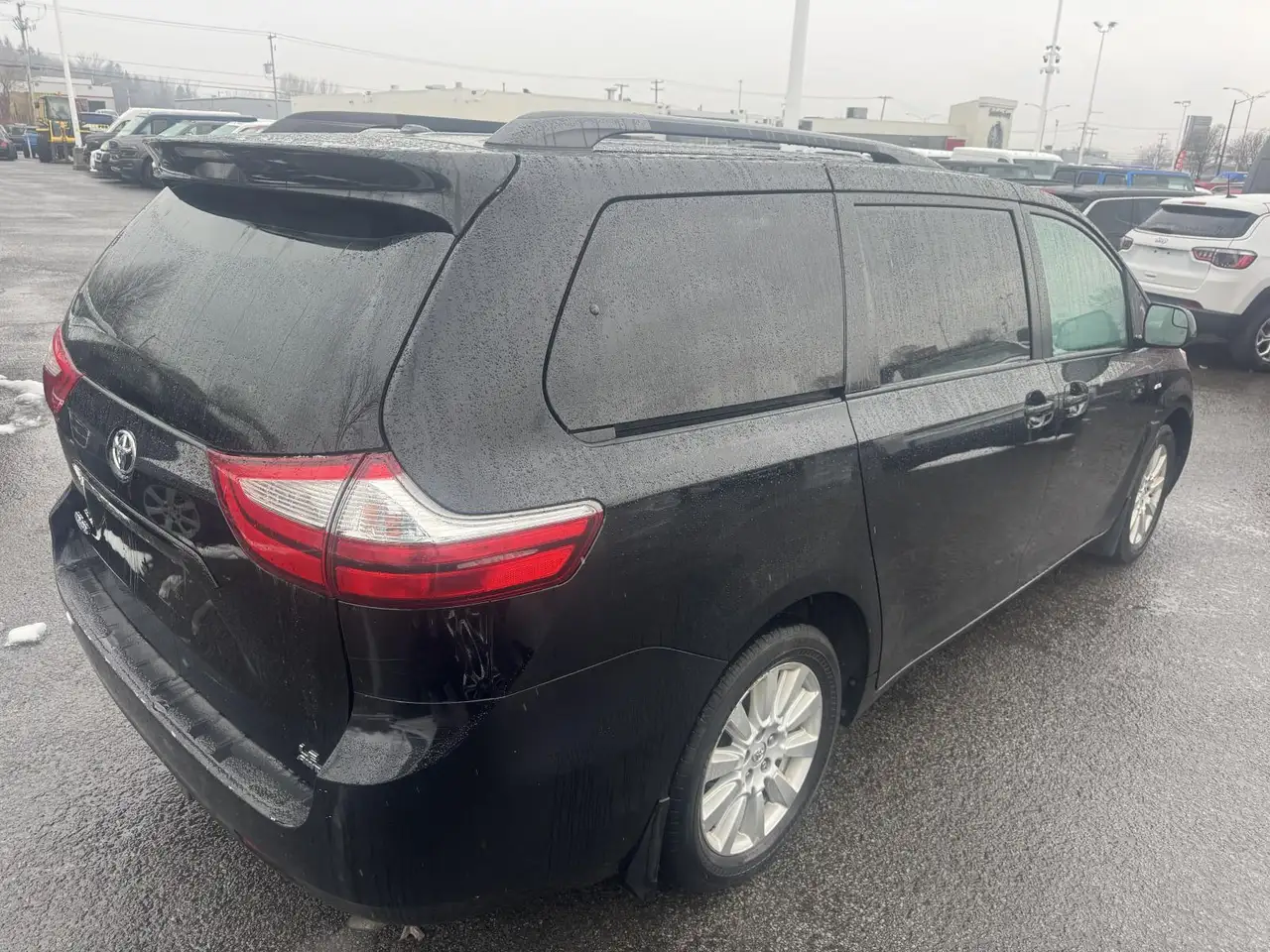 Toyota Sienna снимка Toyota Sienna