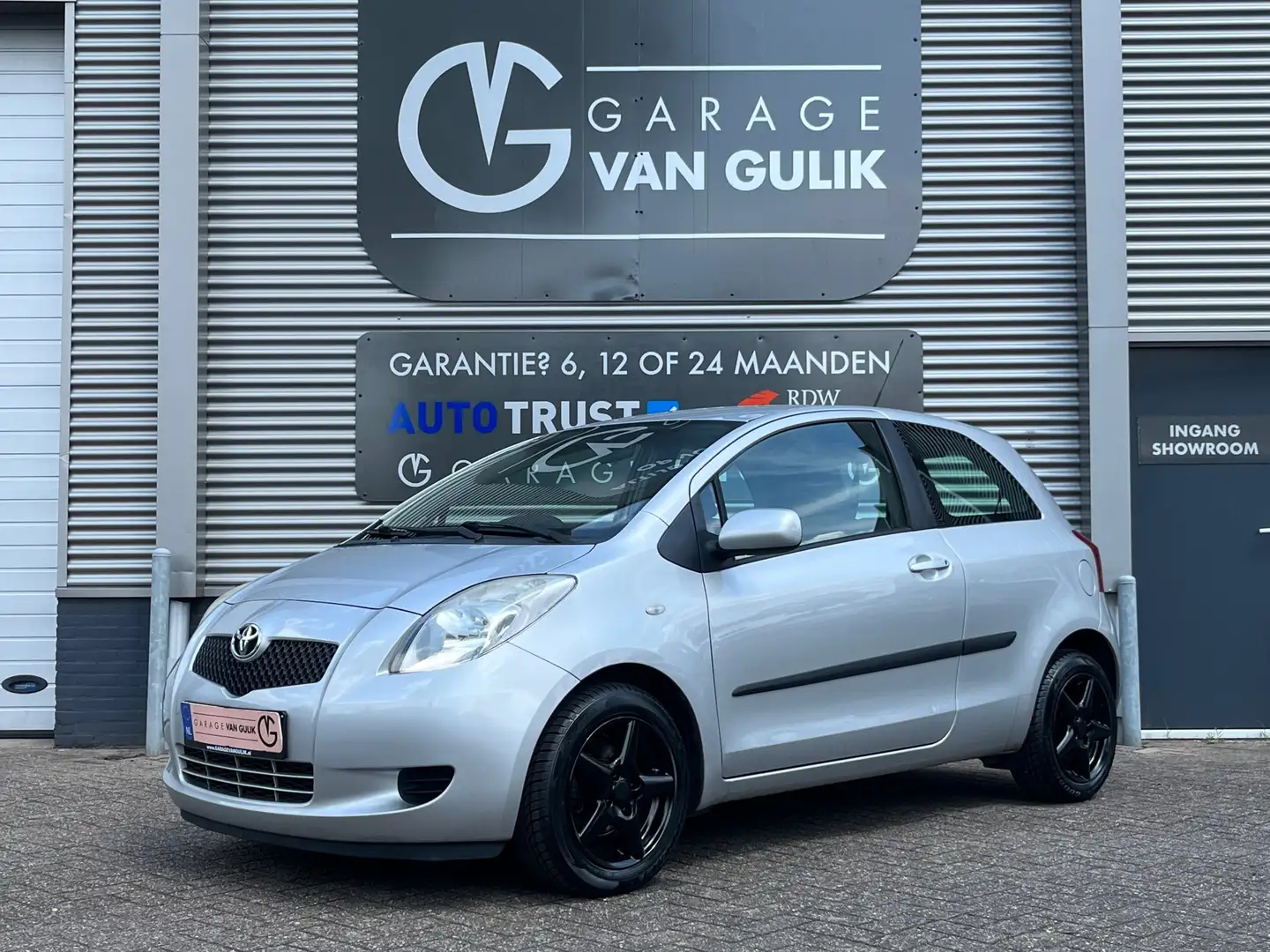 Toyota Yaris 1.3 VVTi Sol MMT AUTOMAAT Airco,Radio/CdSpeler,Iso Grijs - 1
