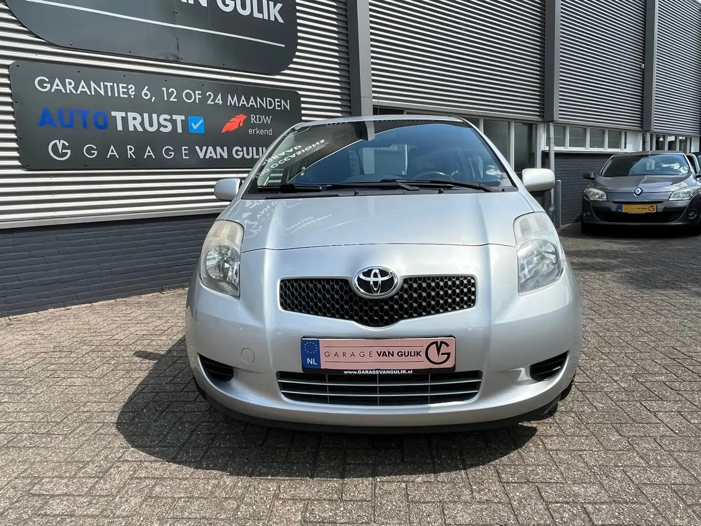 Toyota Yaris 1.3 VVTi Sol MMT AUTOMAAT Airco,Radio/CdSpeler,Iso Grijs - 2