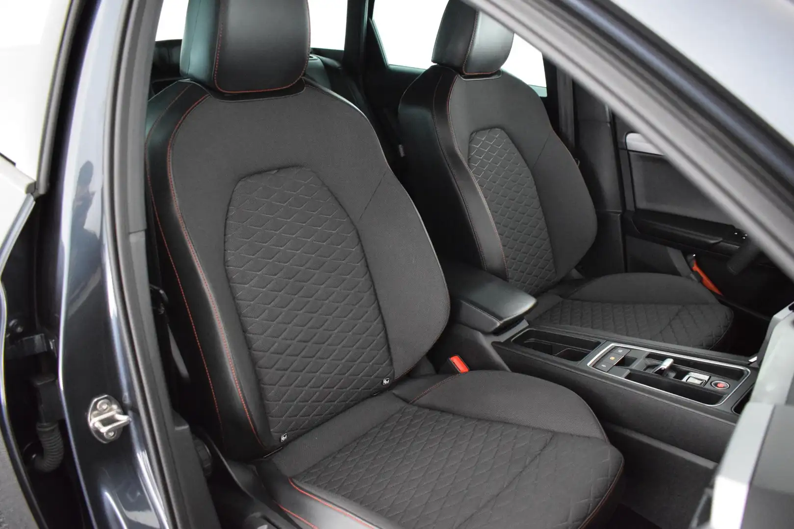 SEAT Leon e-Hybrid Sportstourer 1.4 TSI 204pk eHybrid PHEV FR Trekhaa Szürke - 2