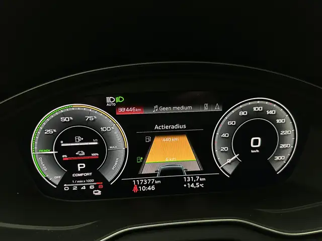 Audi Q5 view 12