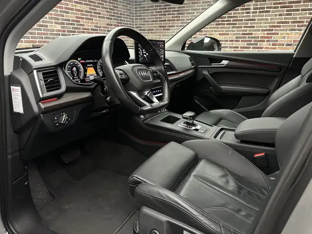 Audi Q5 view 3