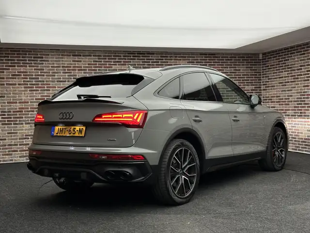 Audi Q5 view 2