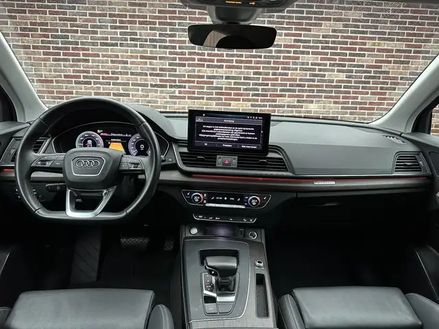Audi Q5 view 11