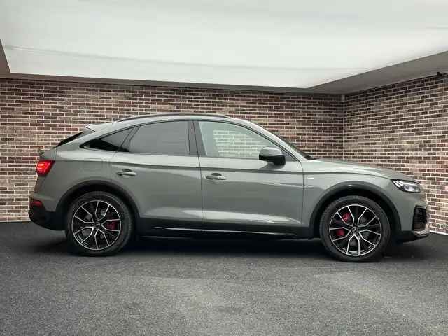 Audi Q5 view 4