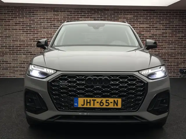 Audi Q5 view 5