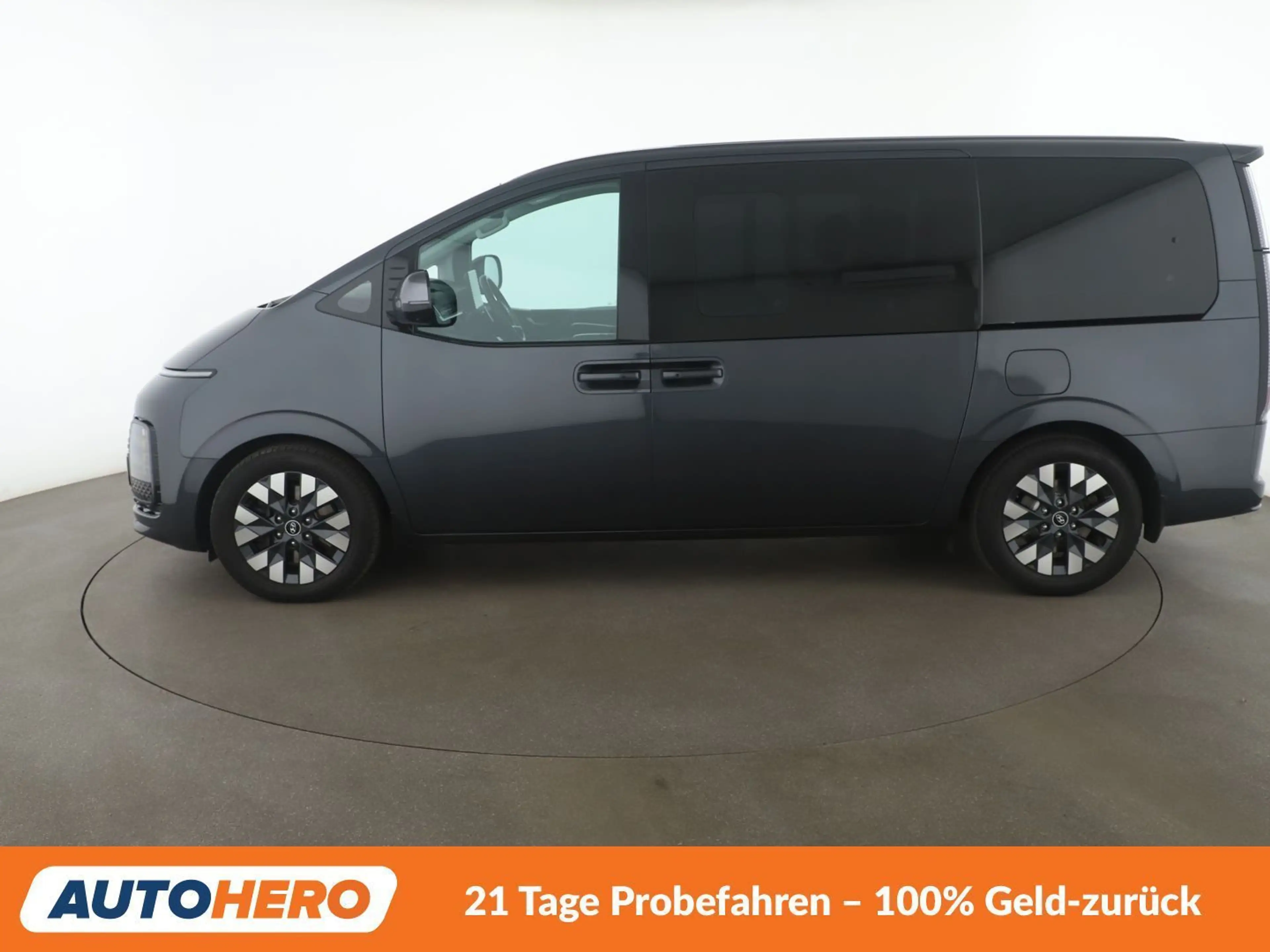 Hyundai STARIA 2.2 CRDi Signature 4WD Aut*NAVI*LED*ACC*CAM*PDC* — photo 3