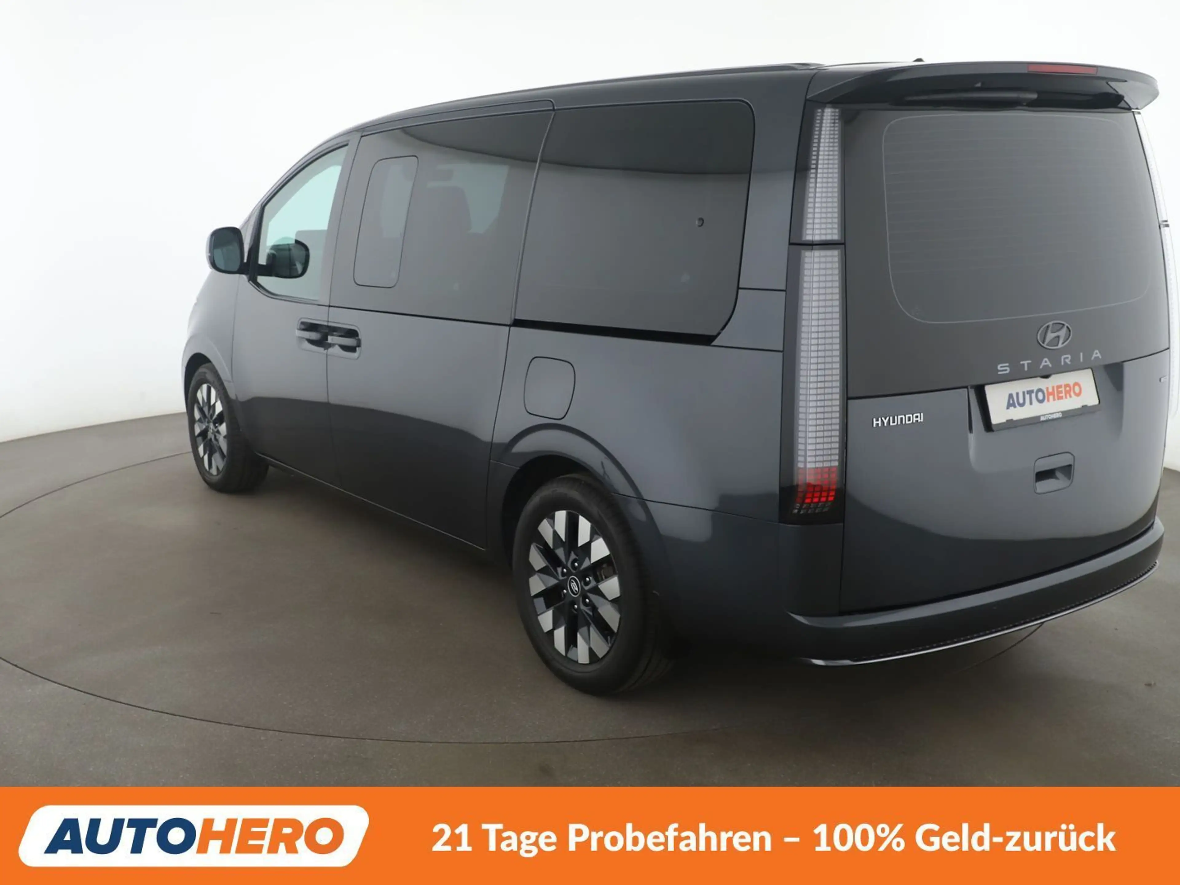 Hyundai STARIA 2.2 CRDi Signature 4WD Aut*NAVI*LED*ACC*CAM*PDC* — photo 4