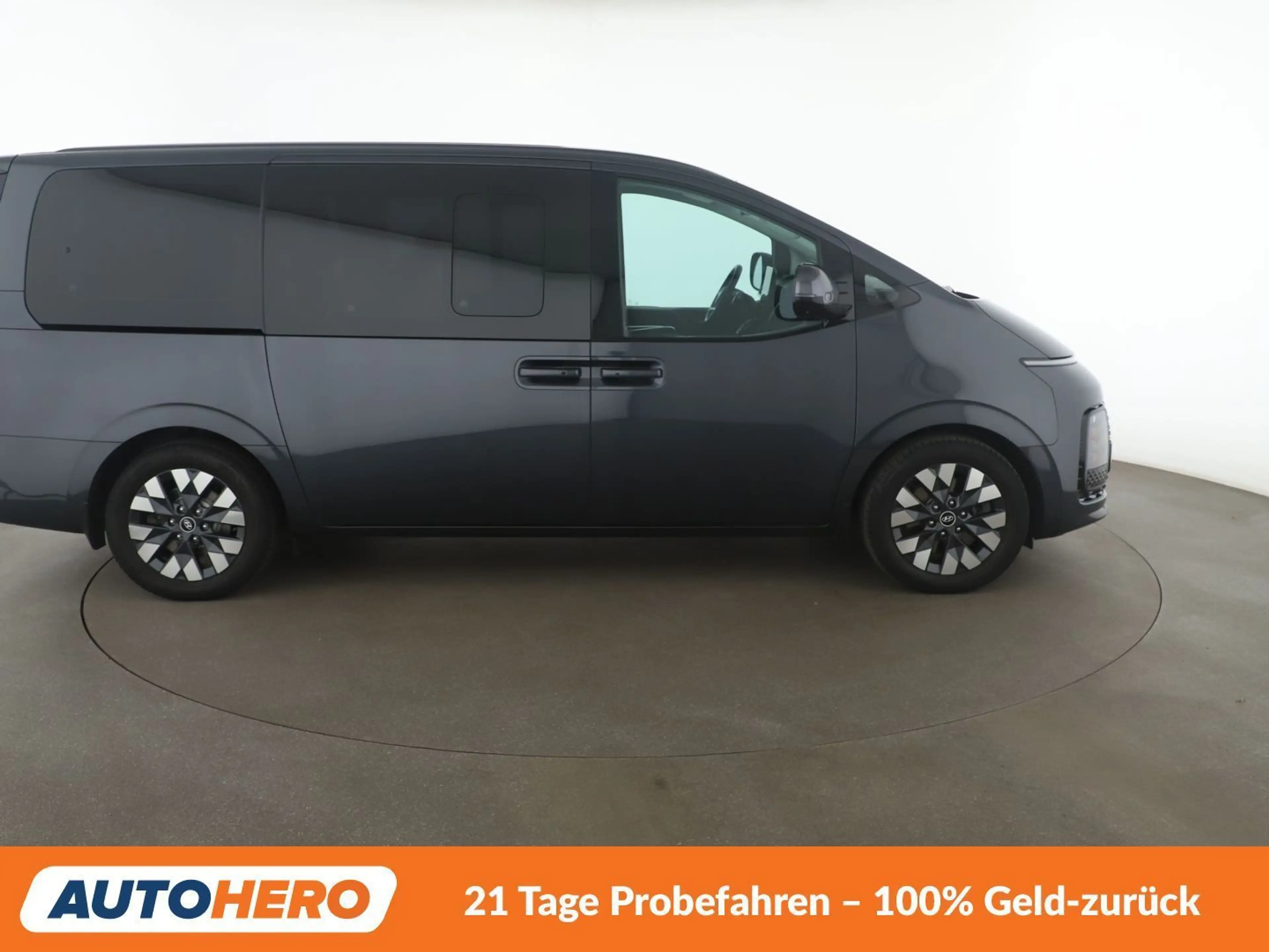Hyundai STARIA 2.2 CRDi Signature 4WD Aut*NAVI*LED*ACC*CAM*PDC* — photo 7