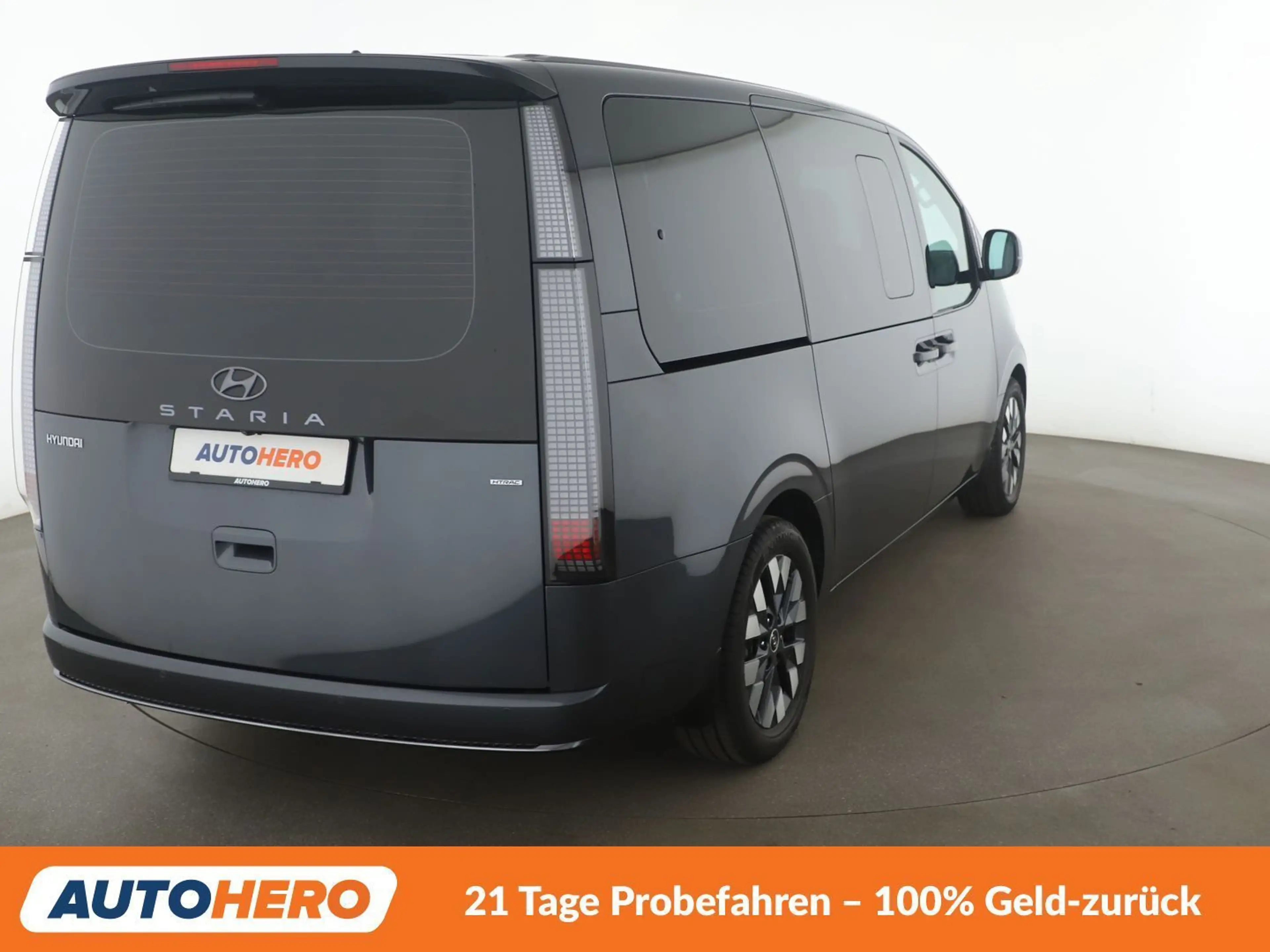 Hyundai STARIA 2.2 CRDi Signature 4WD Aut*NAVI*LED*ACC*CAM*PDC* — photo 6
