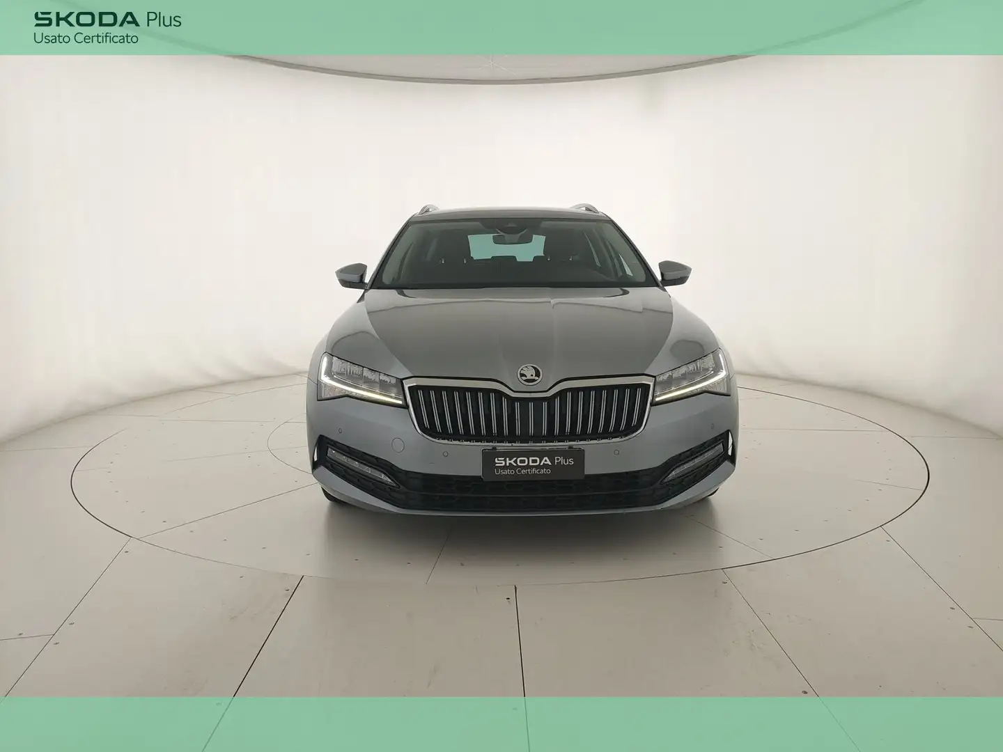 Skoda Superb Wagon 2.0 TDI Executive 4x4 DSG Grau - 2
