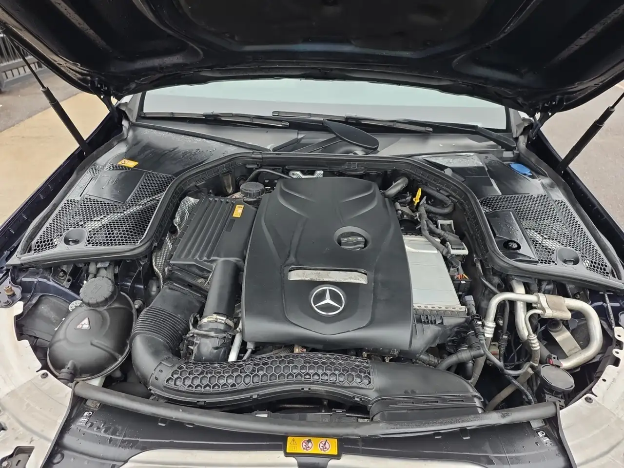 Mercedes-Benz C-Class снимка Mercedes-Benz C-Class