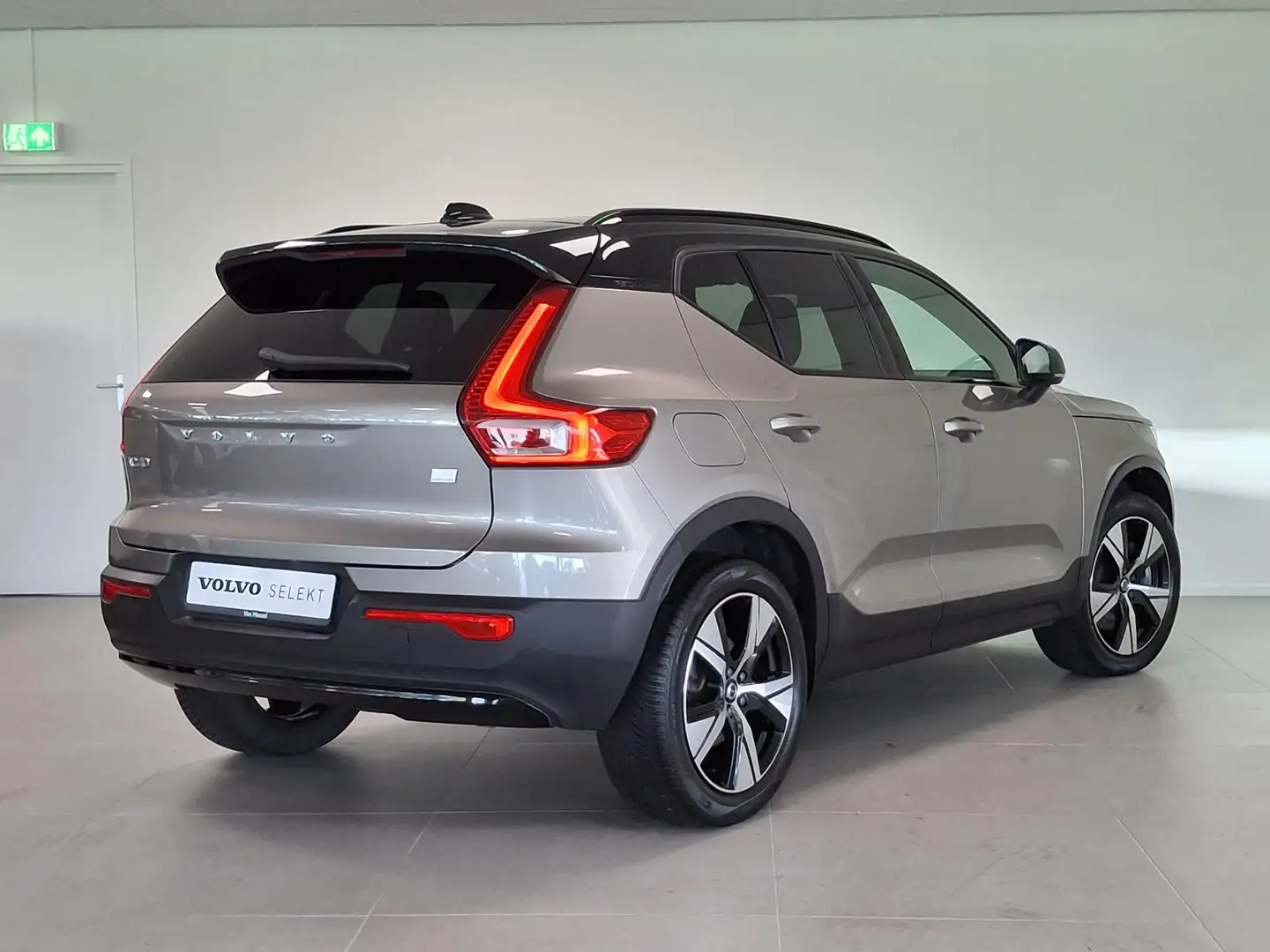 Volvo XC40 1.5 T4 Recharge R-Design Gris - 2