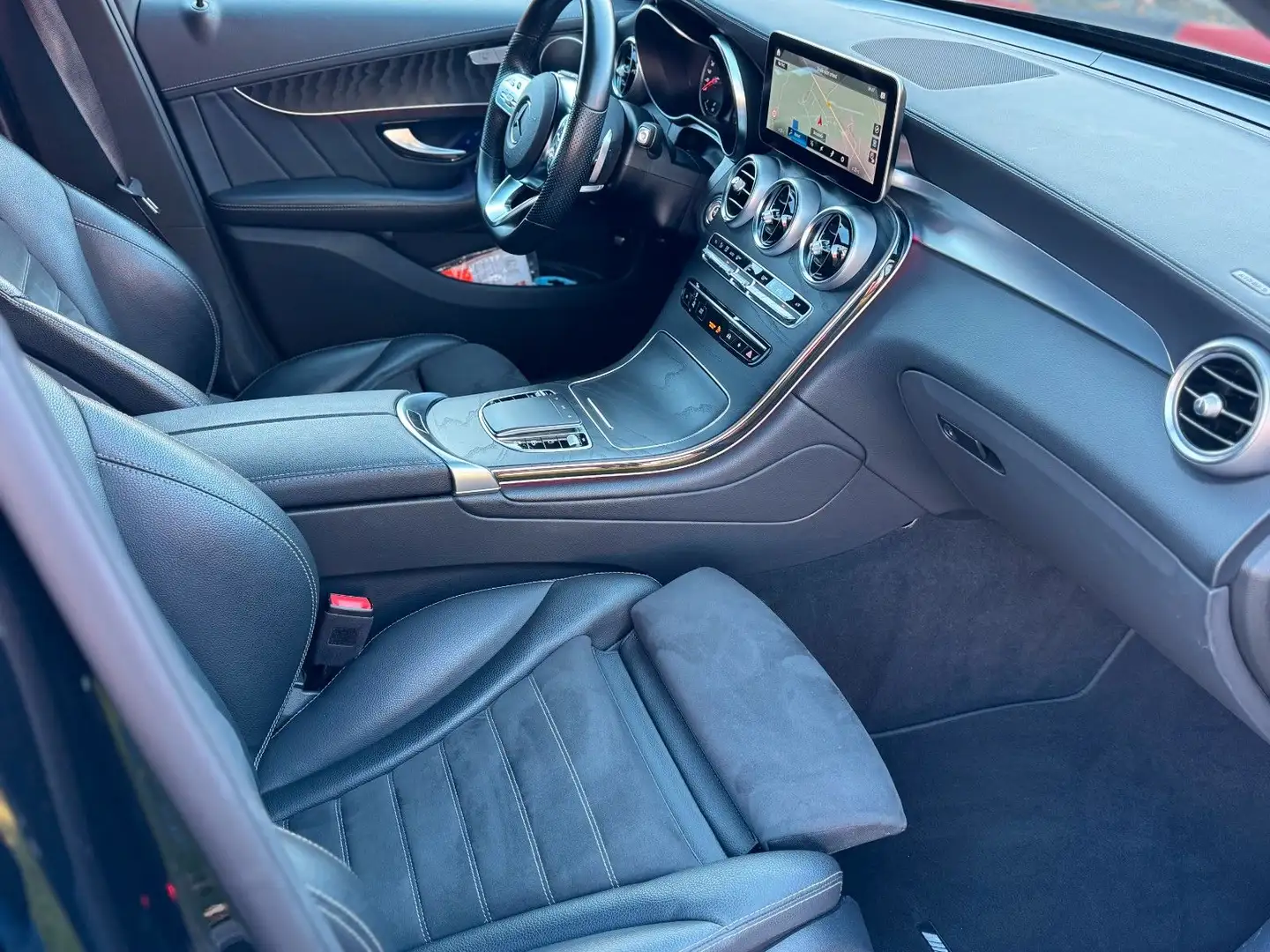 Mercedes-Benz GLC 200 4Matic AMG-LINE LED Kamera Ambiente Schwarz - 2