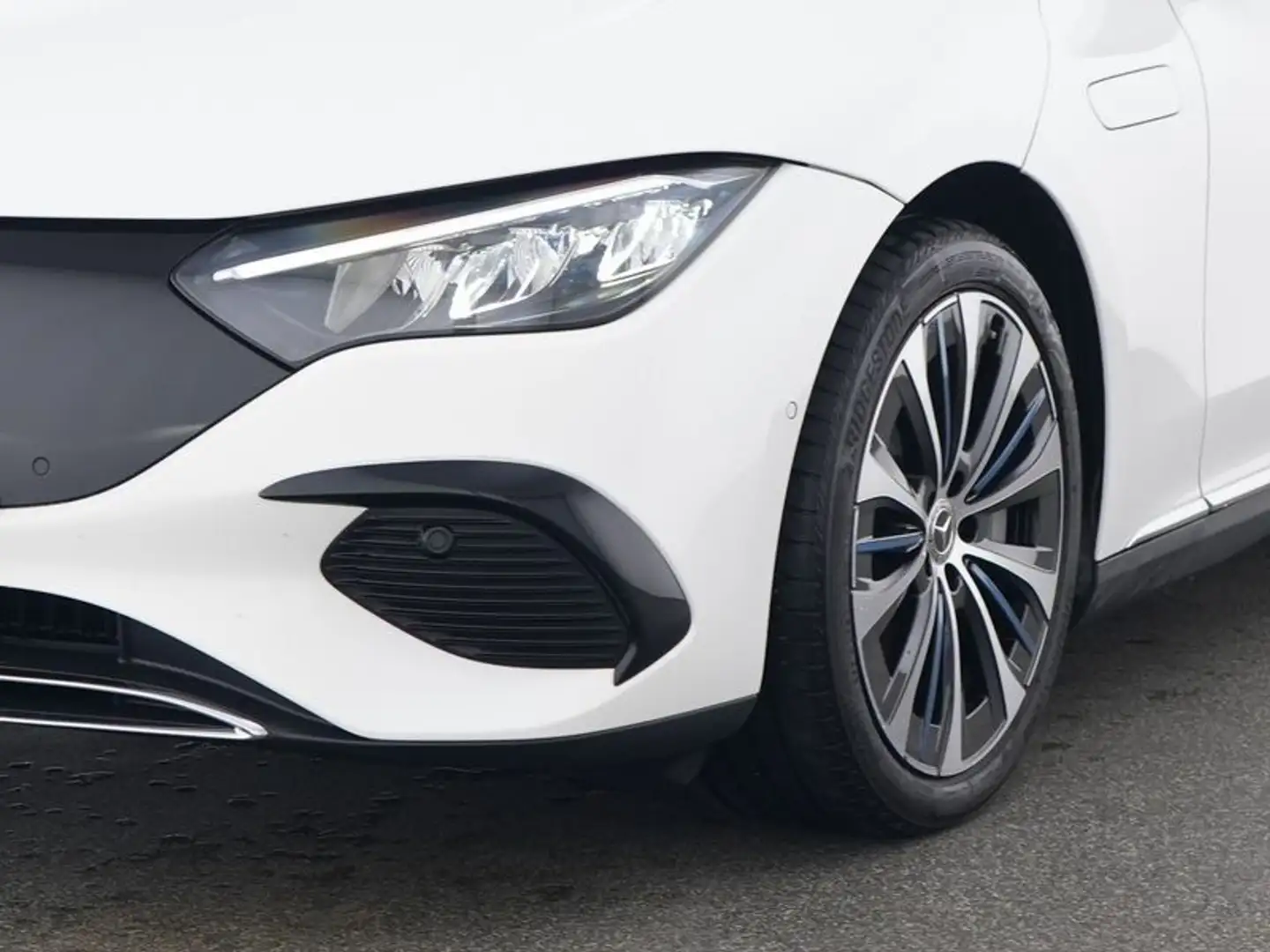 Mercedes-Benz EQE 300 Advanced Plus+20'+Winter+4xSHZ+Distronic Weiß - 2