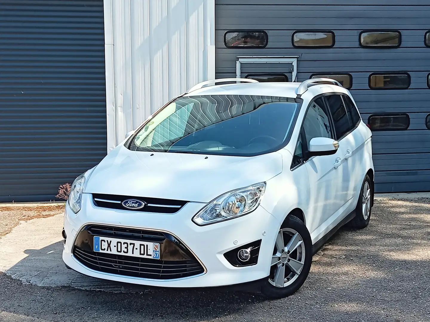 Ford Grand C-Max 1.6 TDCI 115 FAP Titanium Blanc - 1