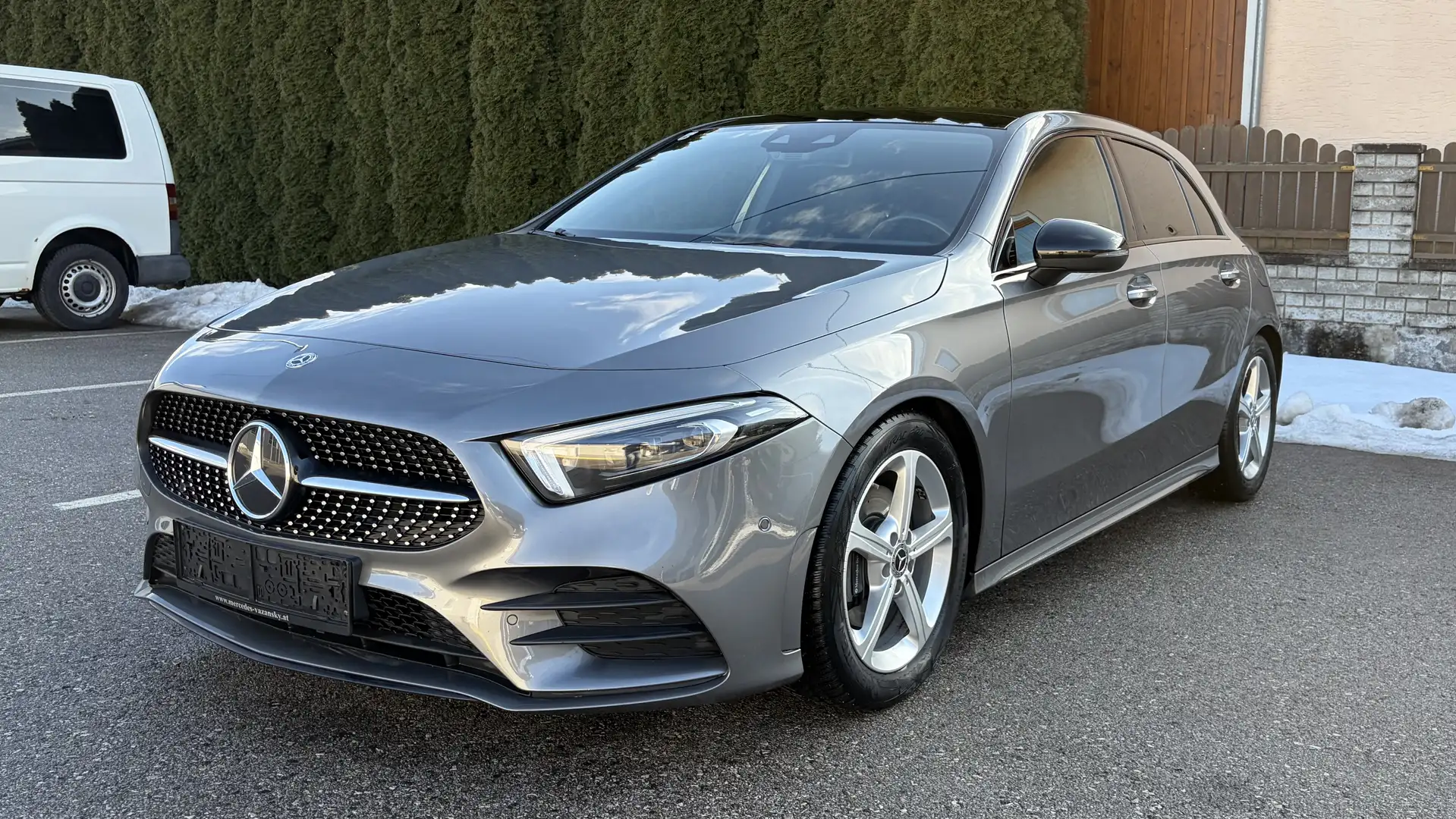 Mercedes-Benz A 200 d Aut.*AMG-Line*PANO*MULTIBEAM*Kamera*KEYLESS Grau - 2