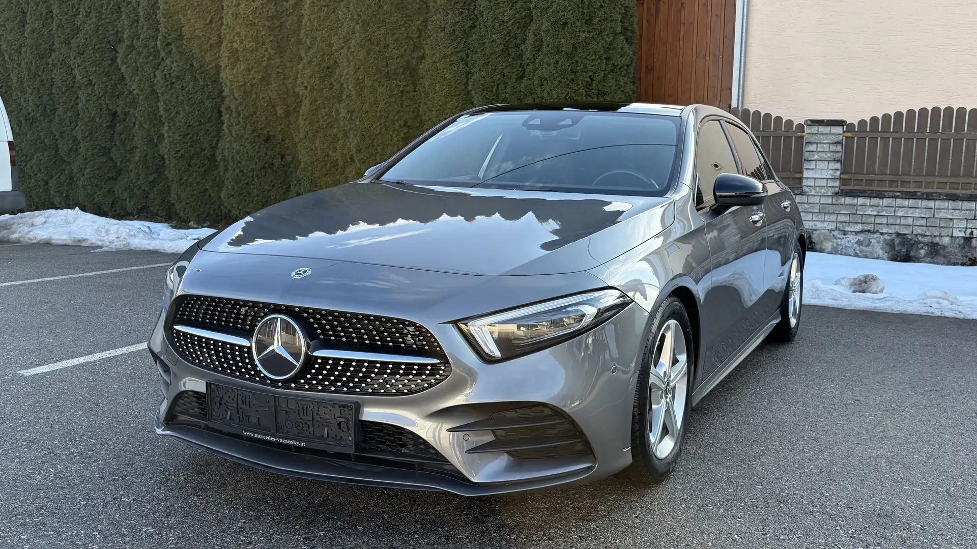 Mercedes-Benz A 200 d Aut.*AMG-Line*PANO*MULTIBEAM*Kamera*KEYLESS Grau - 1