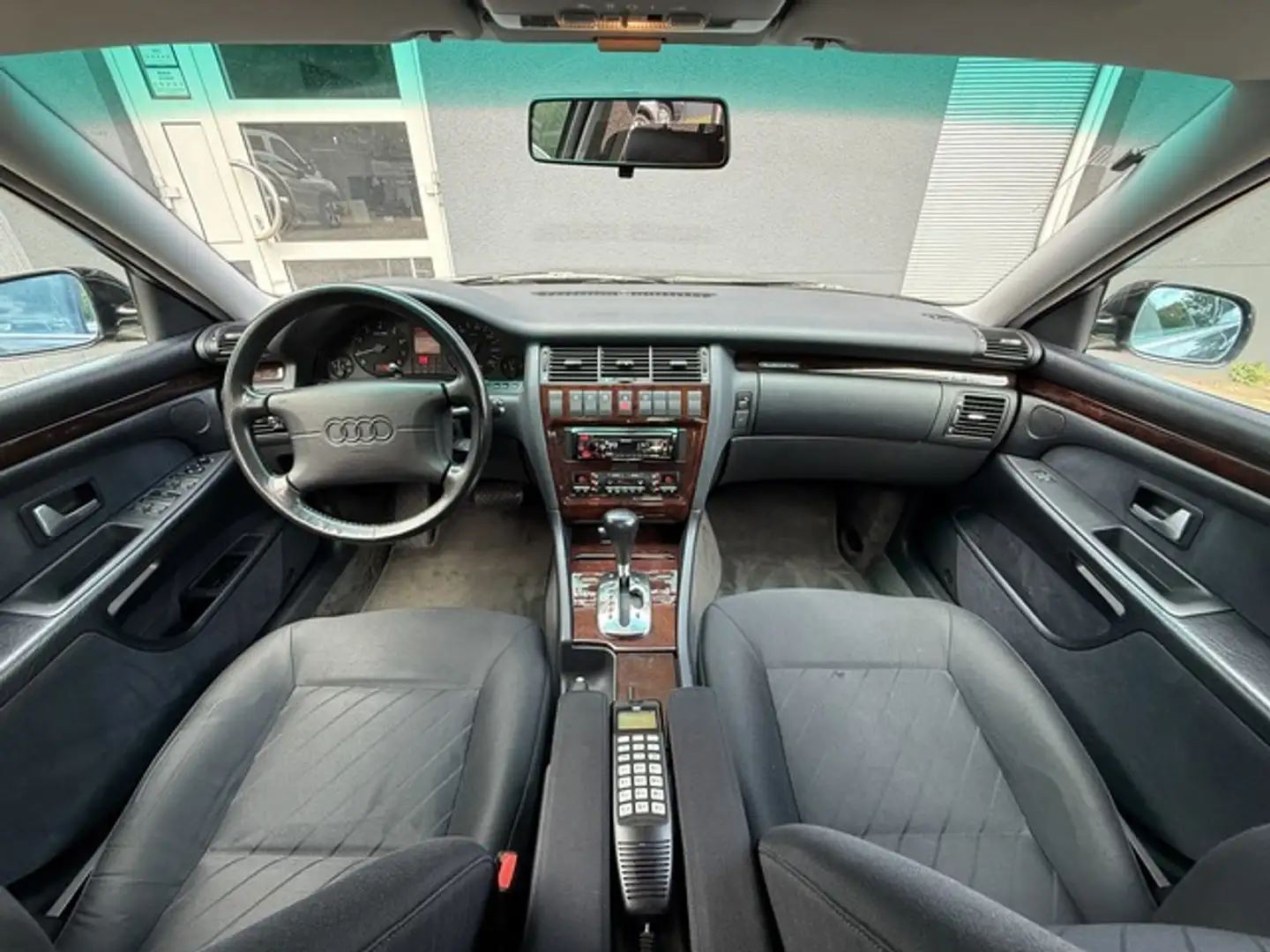 Audi A8 3.7 V8 quattro erst.133.tkm Zwart - 2