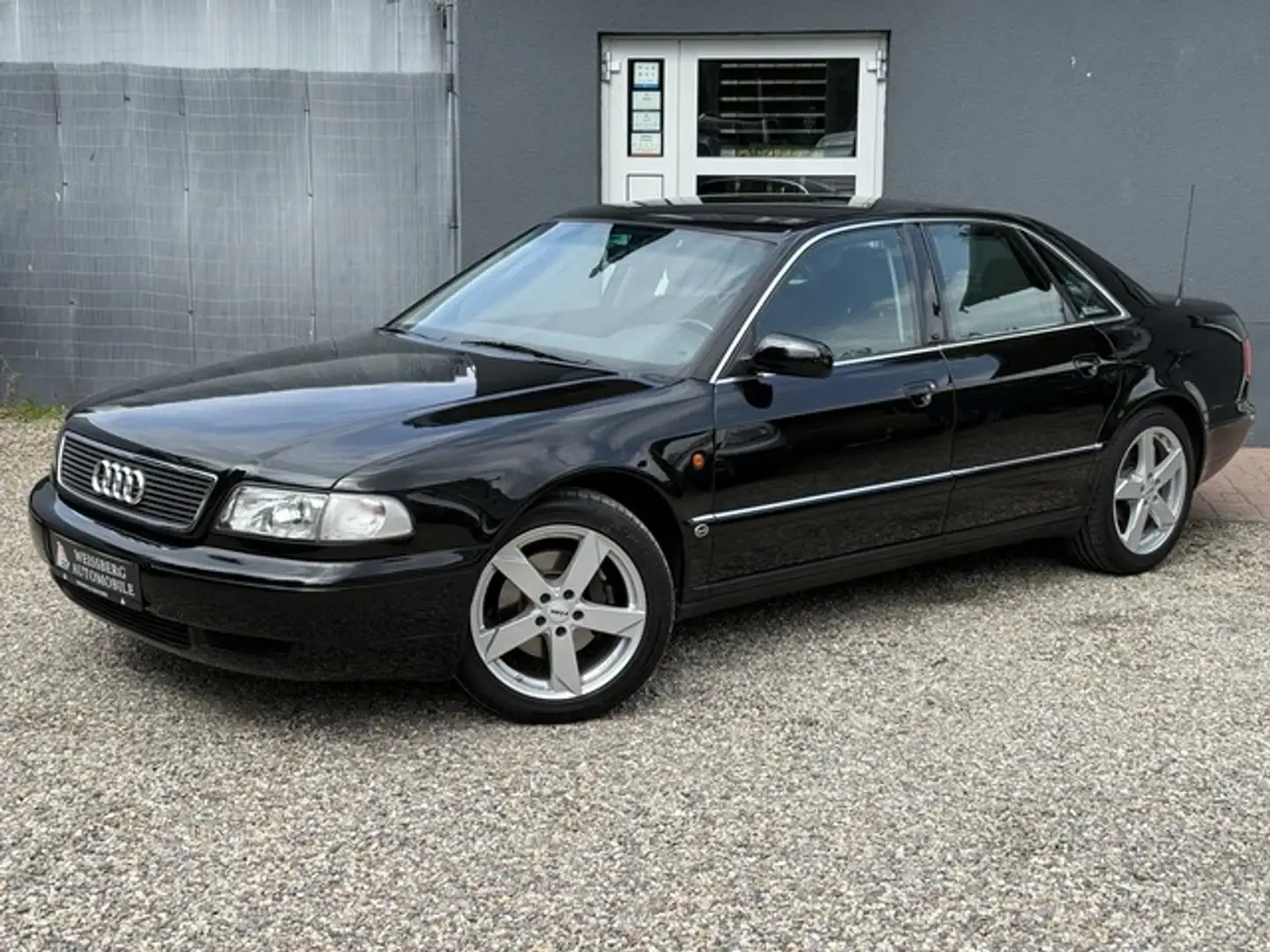 Audi A8 3.7 V8 quattro erst.133.tkm Zwart - 1