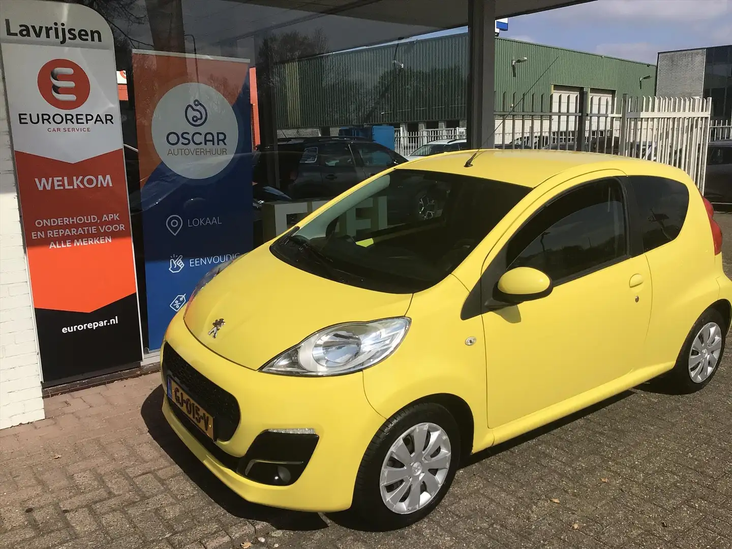 Peugeot 107 1.0 12V 3DR Geel - 1