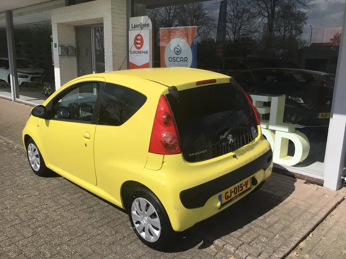 Peugeot 107 1.0 12V 3DR Geel - 2