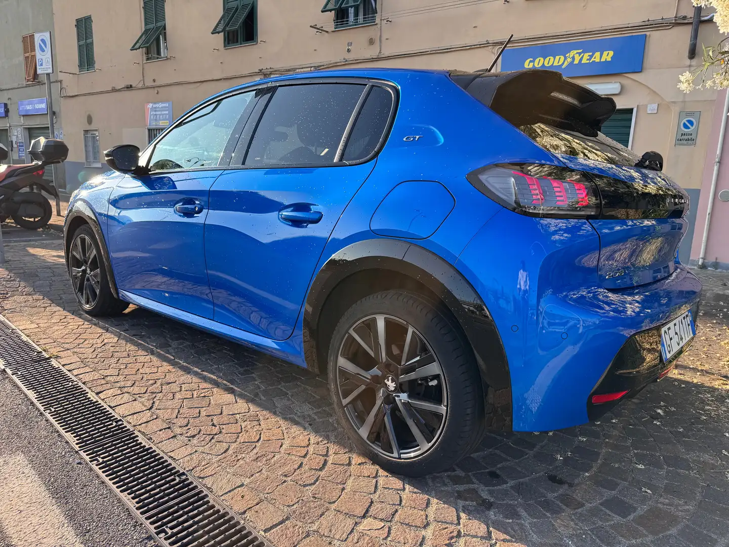 Peugeot 208 208 1.2 puretech GT s Blauw - 1