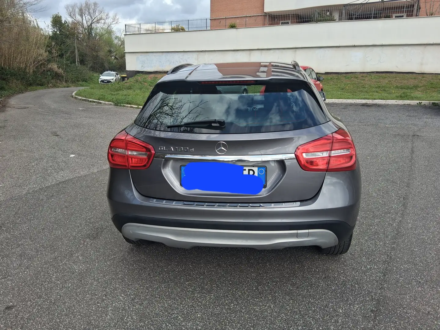 Mercedes-Benz GLA 180 GLA 180 d Business auto Grigio - 2