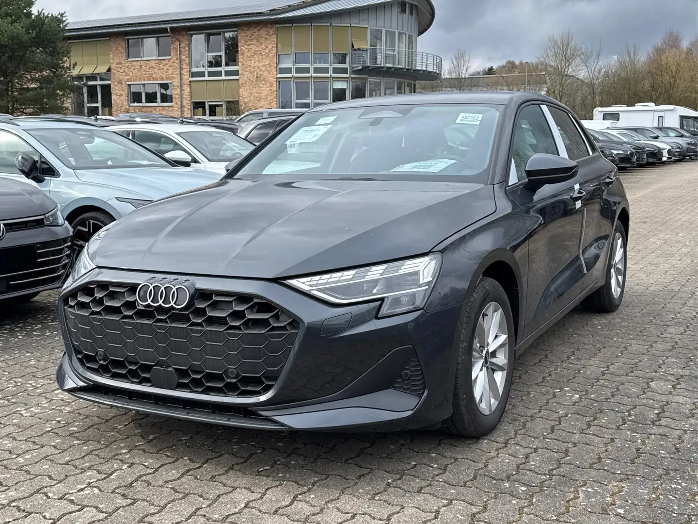 Audi A3 Basis ACC+KAMERA+SHZ+LED+16"LM+APP 35 TFSI 110 ... Grau - 2