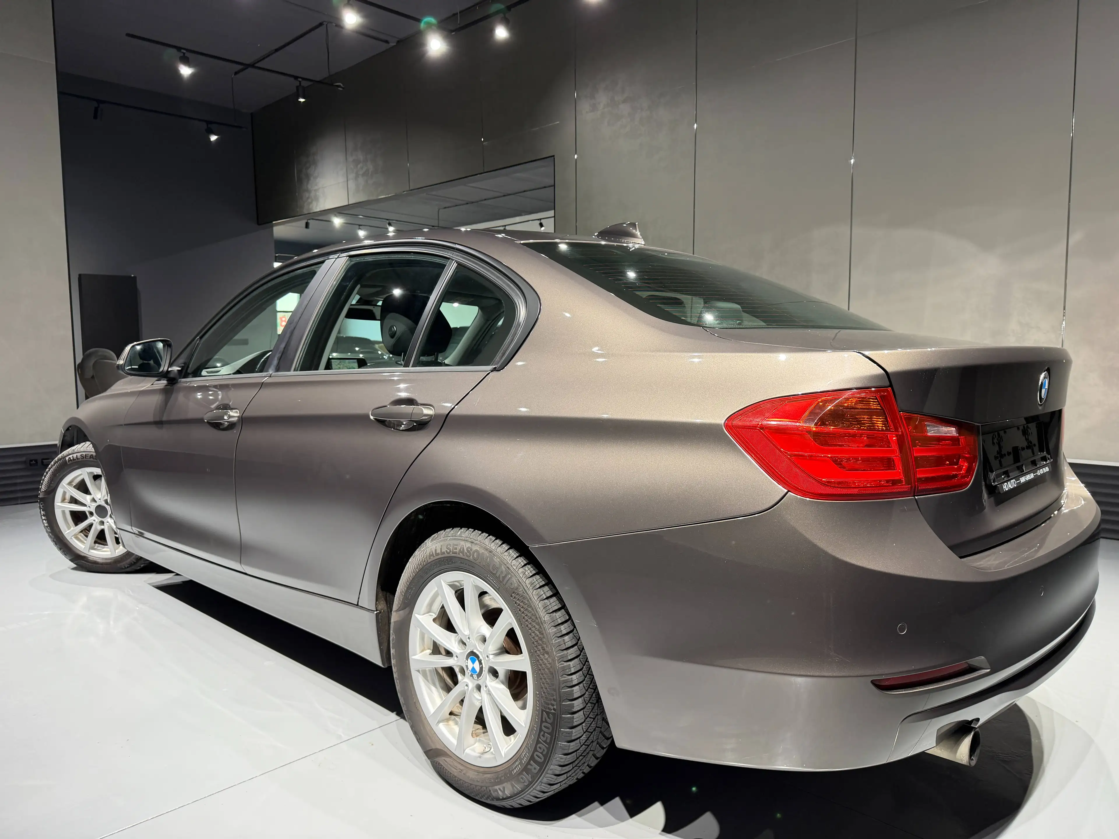 BMW 316 316i//GPS//CLIMATISATION//BOITE MANUELLE//CONDITIONS MARCHAND — photo 10